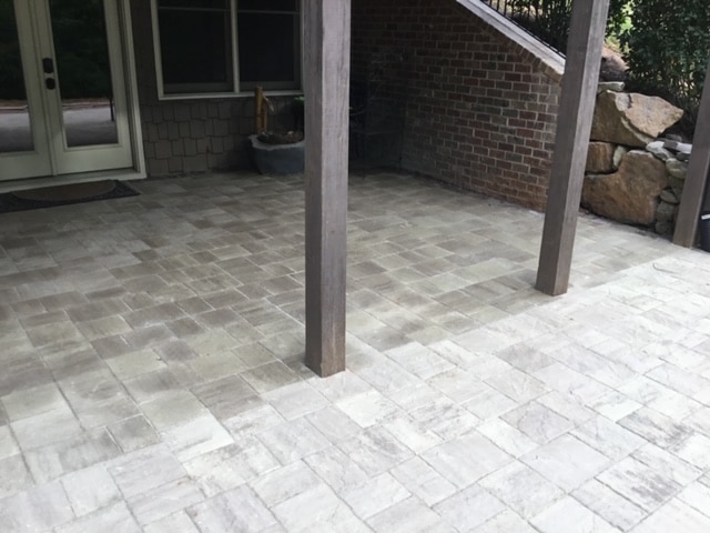 Stonehurst Cappuchino pavers with Coffee border
